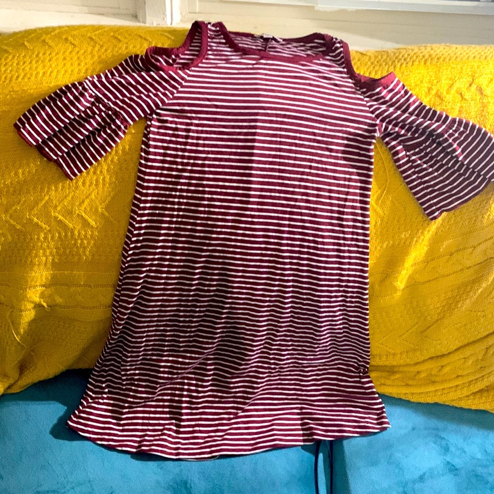 Young girls size7. Purchased on Stitch Fix. Barely worn, cut outs on shoulders